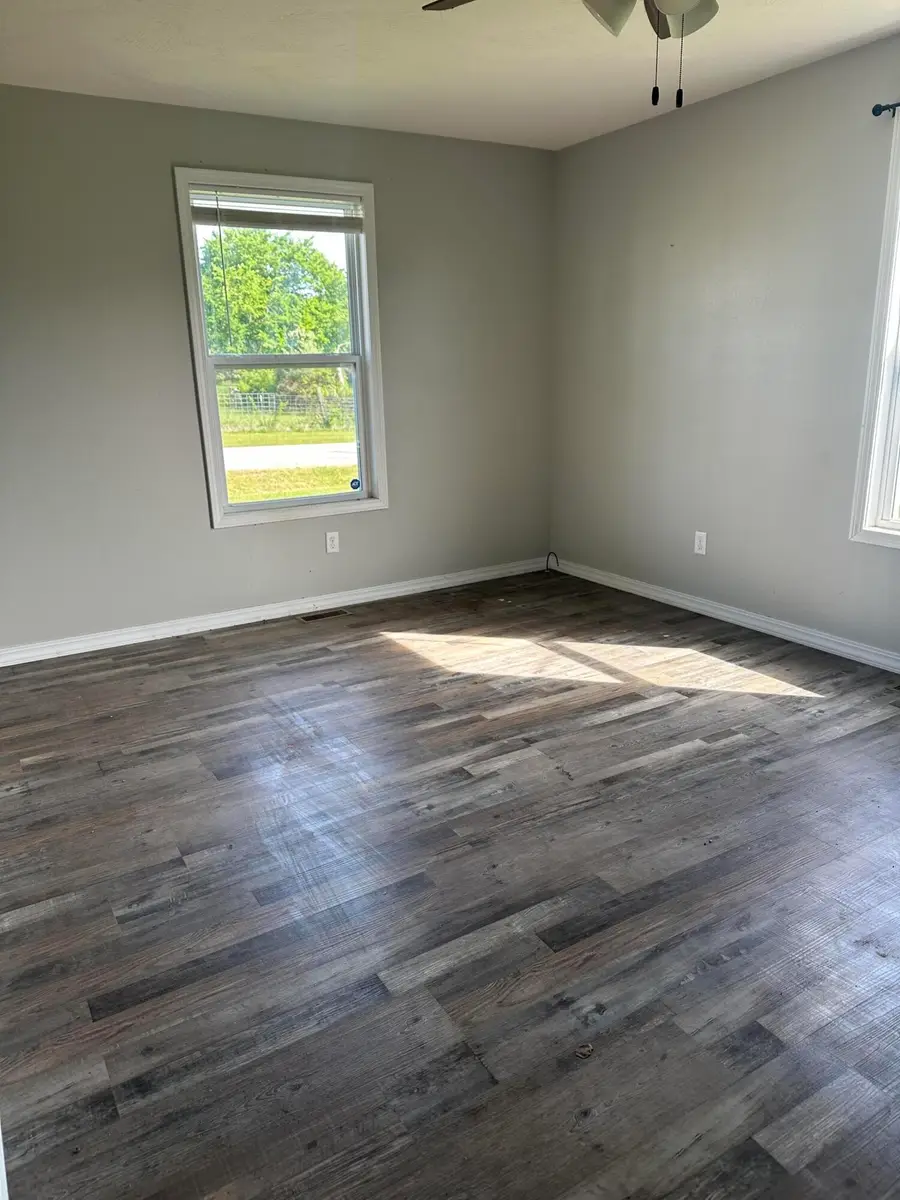 521 W Ventura Drive, Seymour, MO 65746 - #2