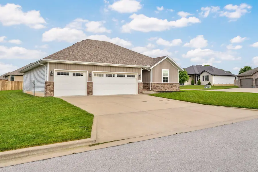 1829 S Erika Avenue, Springfield, MO 65802 - #2