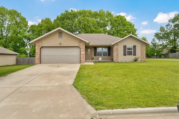 501 Bradford Pear, Clever, MO 65631