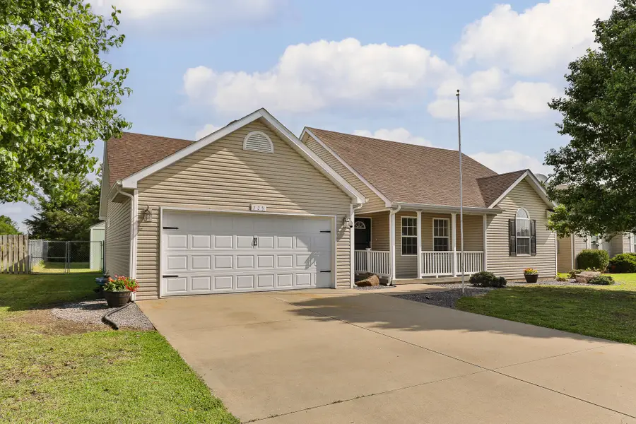 725 E Laird Street, Bolivar, MO 65613 - #2