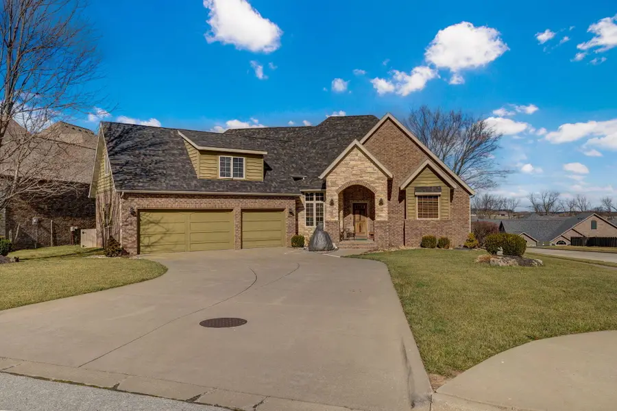 815 E Beaufort Street, Nixa, MO 65714 - #2