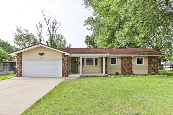3326 E Whiteside Street, Springfield, MO 65804