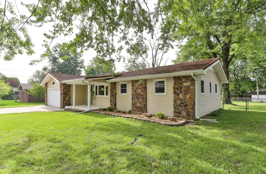 3326 E Whiteside Street, Springfield, MO 65804 - #3