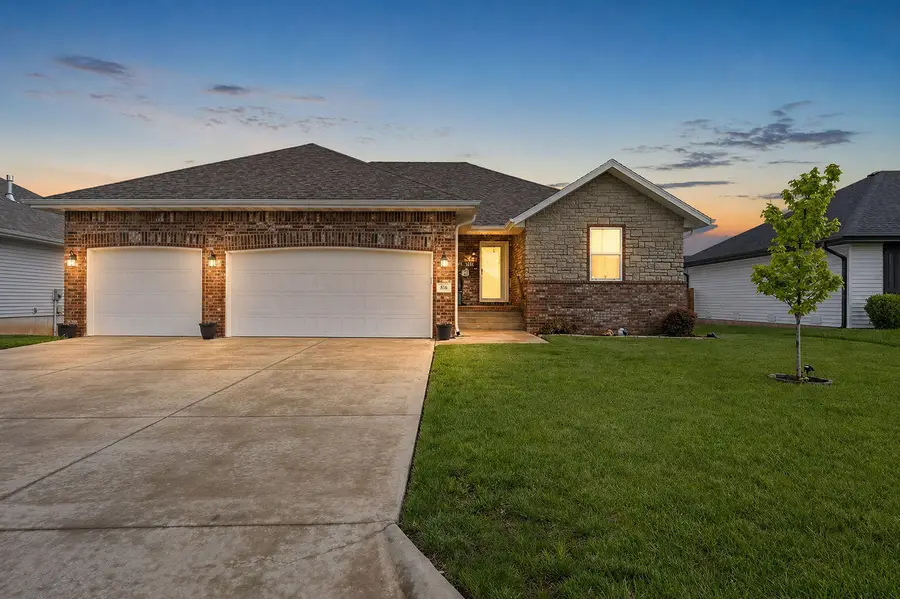 816 S Ridgemont Drive, Nixa, MO 65714 - #2