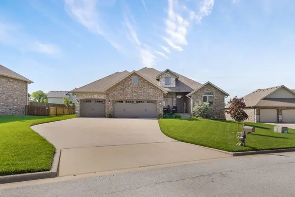 5330 E Wild Horse Drive, Springfield, MO 65802