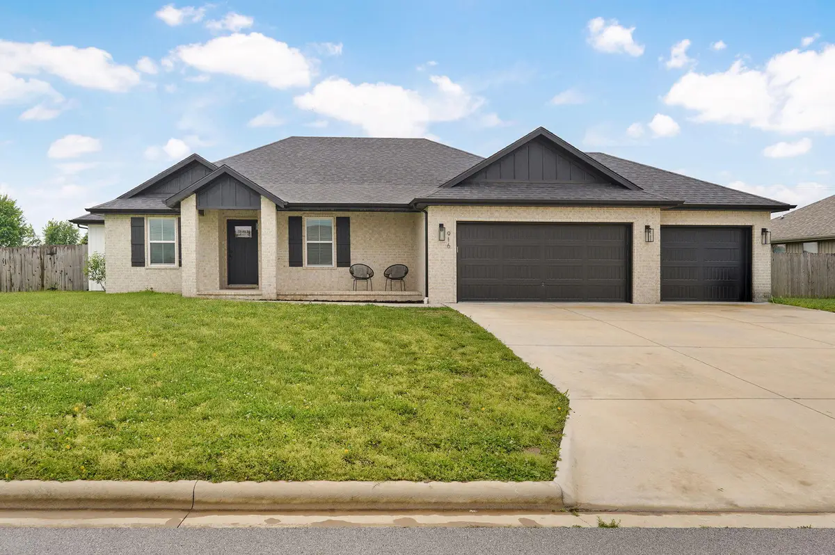 916 W Charlotte Court, Republic, MO 65738 - #1