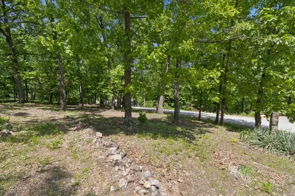 0001 E 1820 Road, Stockton, MO 65785