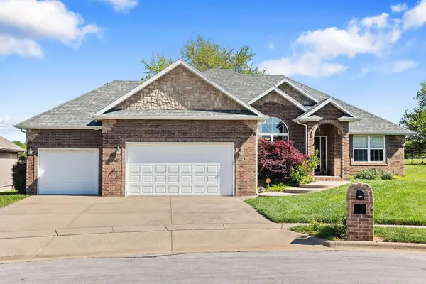 621 W Meadowgate Drive, Springfield, MO 65803