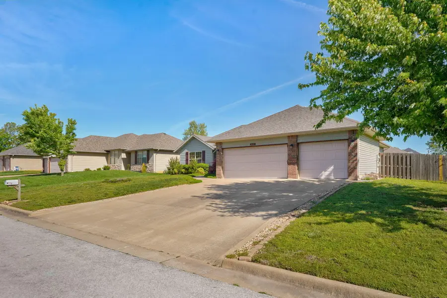 3939 W Tall Pine Court, Springfield, MO 65810 - #2