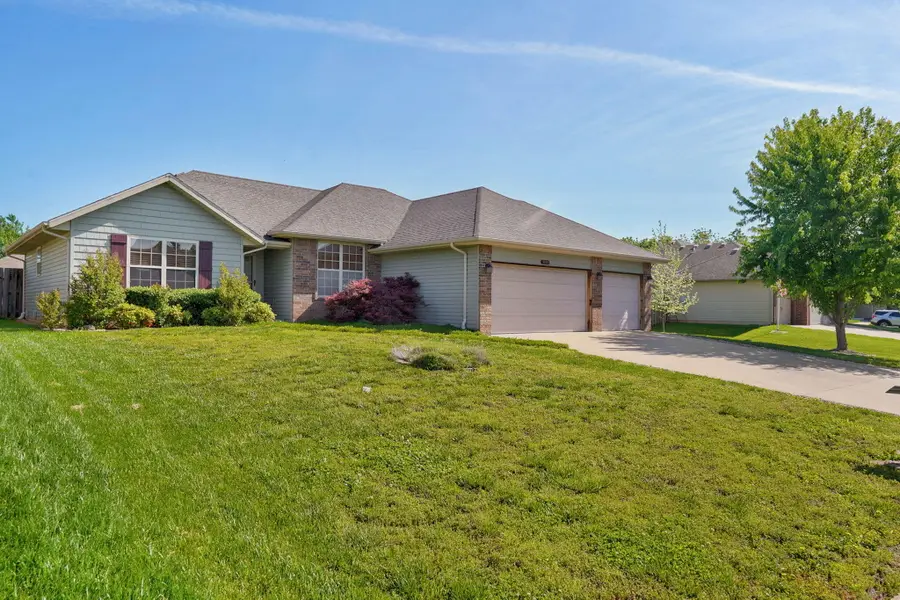 3939 W Tall Pine Court, Springfield, MO 65810 - #3