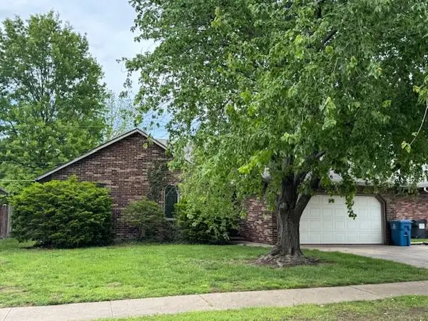 1347 E Broadmoor Street, Springfield, MO 65804