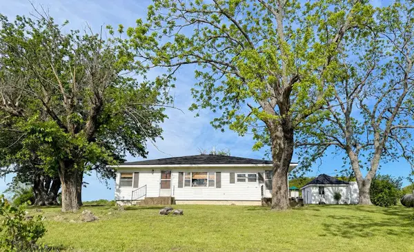 5521 Girlstown Road, Mountain Grove, MO 65711