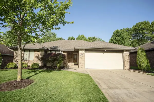 1027 S Karla Avenue, Springfield, MO 65804