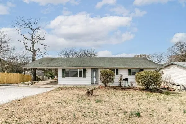 2511 Maple Street, Hollister, MO 65672