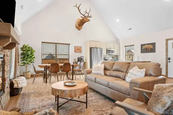 134 High Tower Road, Hollister, MO 65672