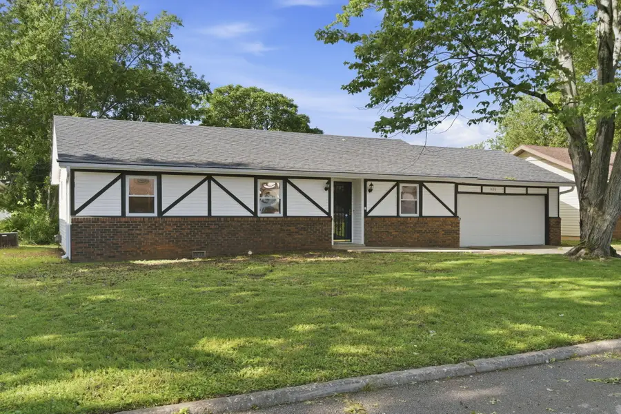 1636 W Swan Street, Springfield, MO 65807 - #3