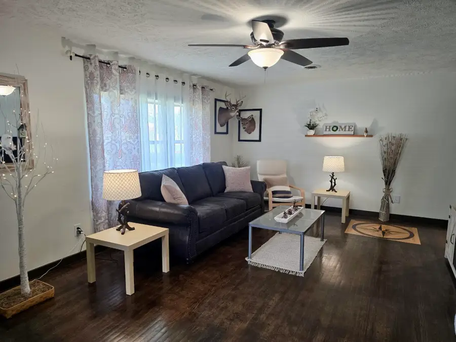 943 S Landrum Street, Mount Vernon, MO 65712 - #3
