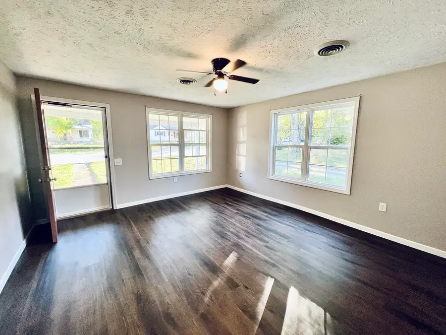 819 W Chestnut Street, Houston, MO 65483 - #2
