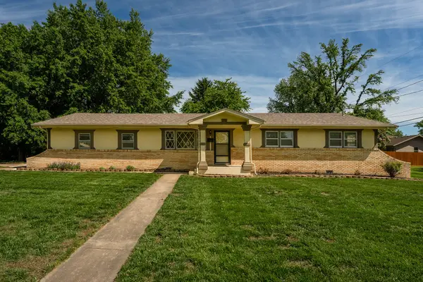 3321 E Whiteside Street, Springfield, MO 65804