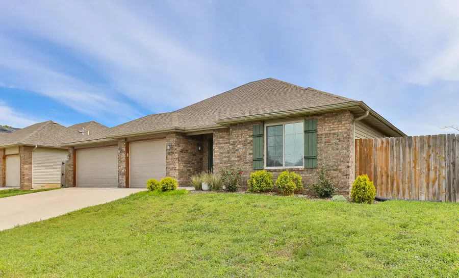 3116 N Albertha Avenue, Springfield, MO 65803 - #2