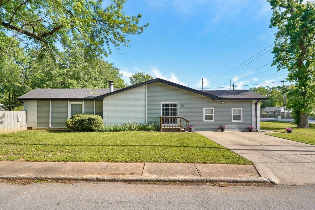 2361 S Fort Avenue, Springfield, MO 65807 - #1