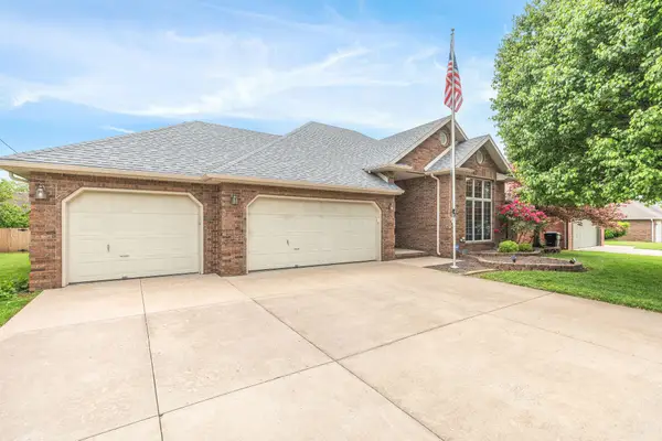 2170 E Inman Street, Springfield, MO 65804