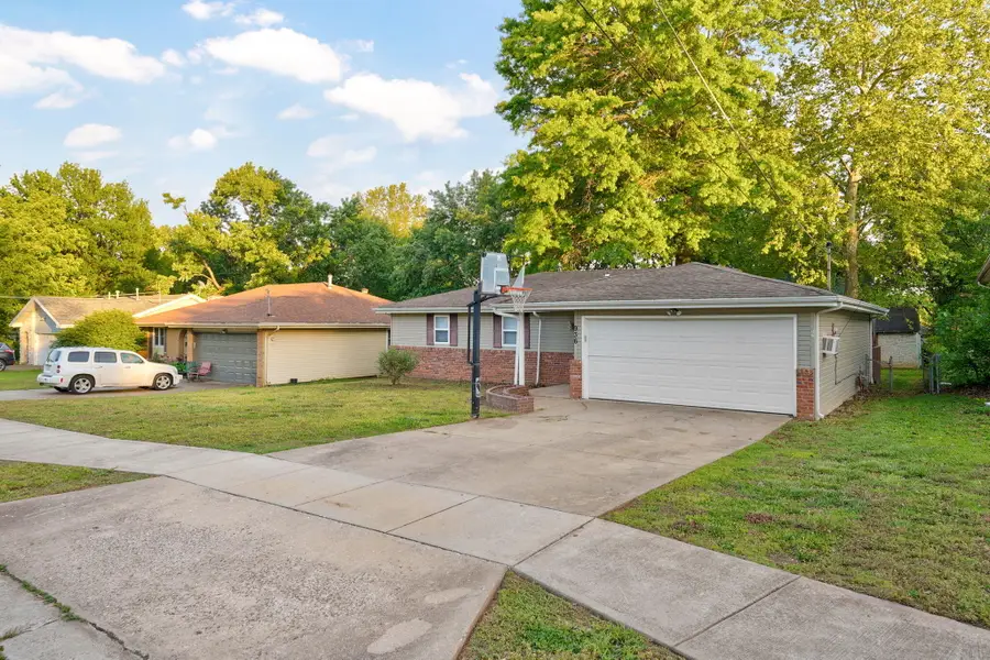 936 W Glenwood Street, Springfield, MO 65807 - #2