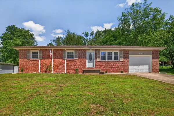 202 N Elmwood Avenue, Republic, MO 65738