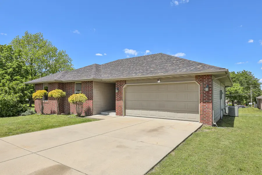 411 S Denver Place, Bolivar, MO 65613 - #2