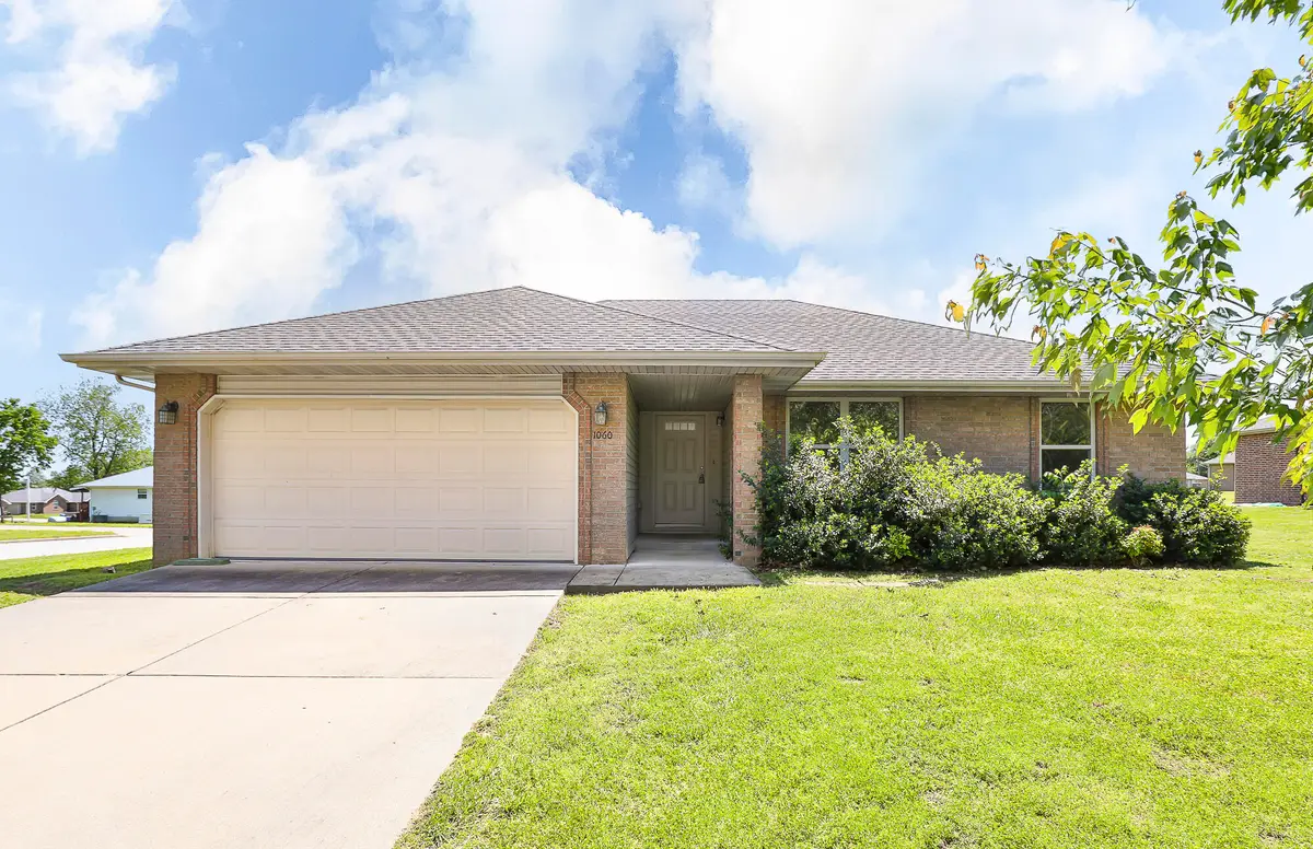 1060 E Walnut Street, Bolivar, MO 65613 - #1