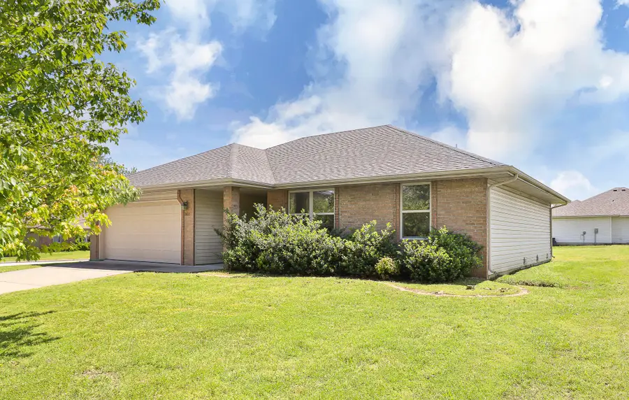 1060 E Walnut Street, Bolivar, MO 65613 - #2