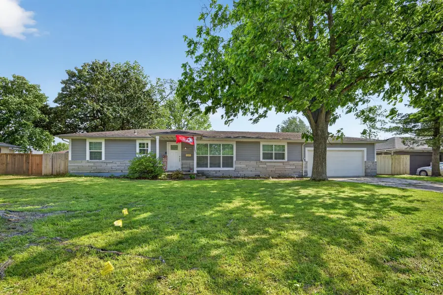 320 E Plaza Drive, Joplin, MO 64804 - #2