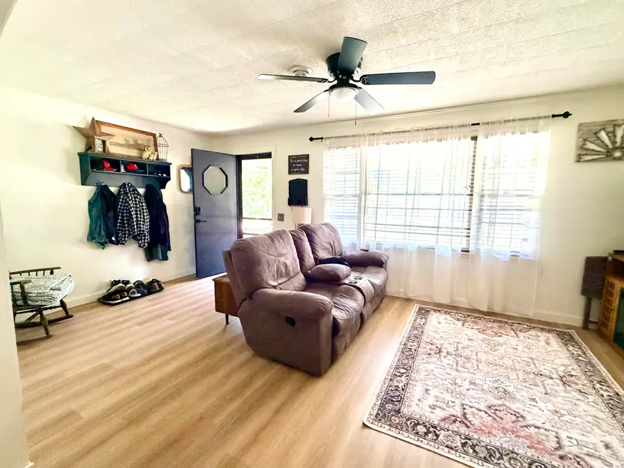 829 S Roosevelt Avenue, Aurora, MO 65605 - #2