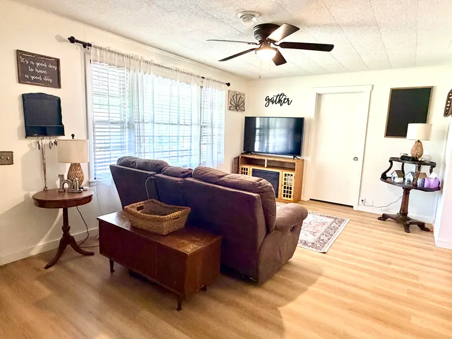 829 S Roosevelt Avenue, Aurora, MO 65605 - #3