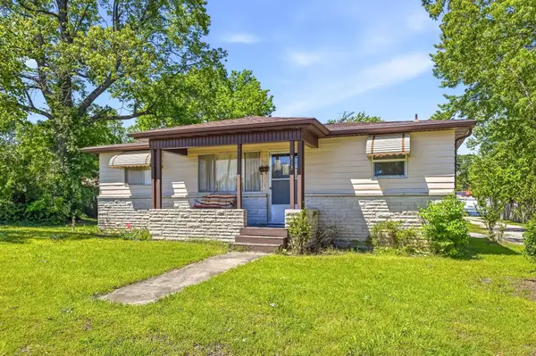 313 S Rinker Avenue, Aurora, MO 65605