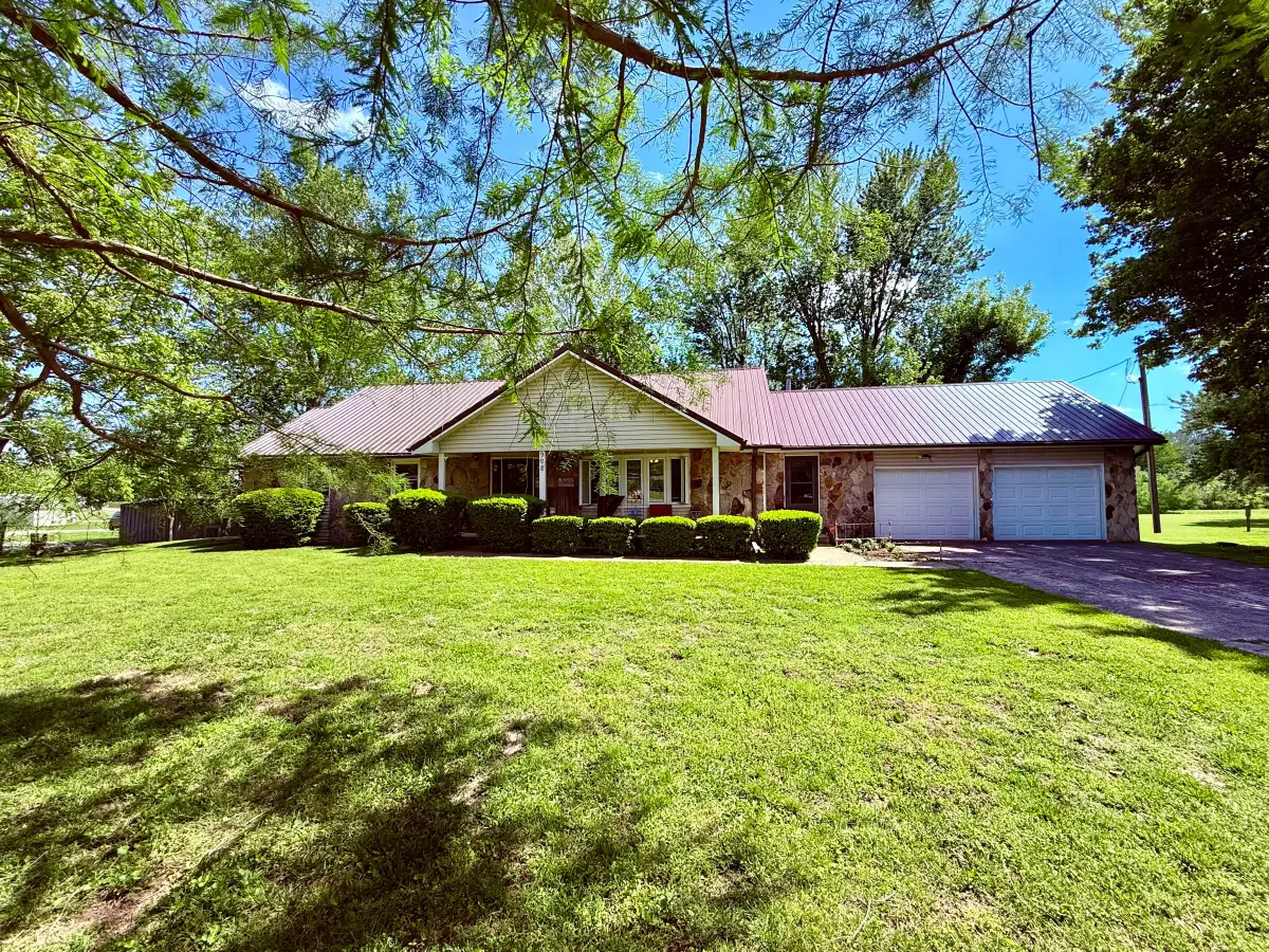 908 W Clouse Street, Mountain Grove, MO 65711 - #1