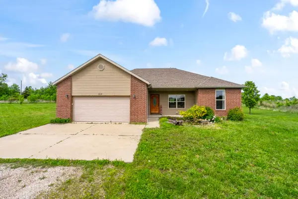 1812 Farmland Road, Marshfield, MO 65706