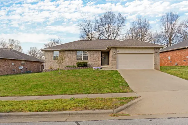 3879 W Parkridge Circle, Springfield, MO 65802
