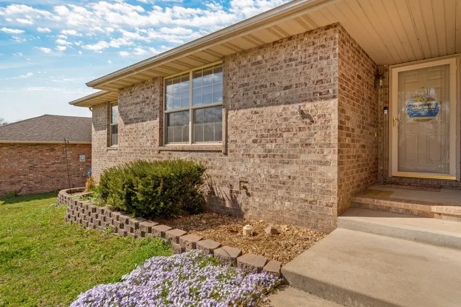 3879 W Parkridge Circle, Springfield, MO 65802 - #2
