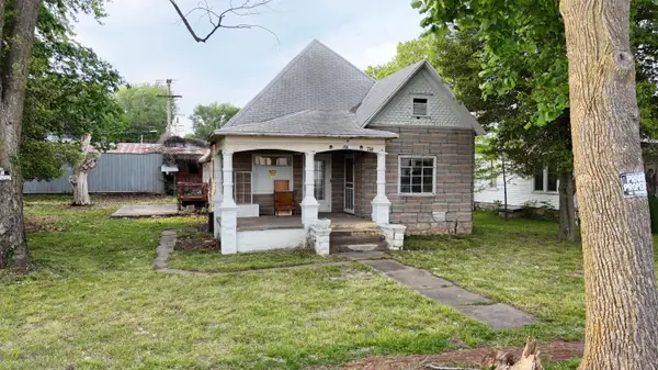 718 E Broadway Street, Monett, MO 65708