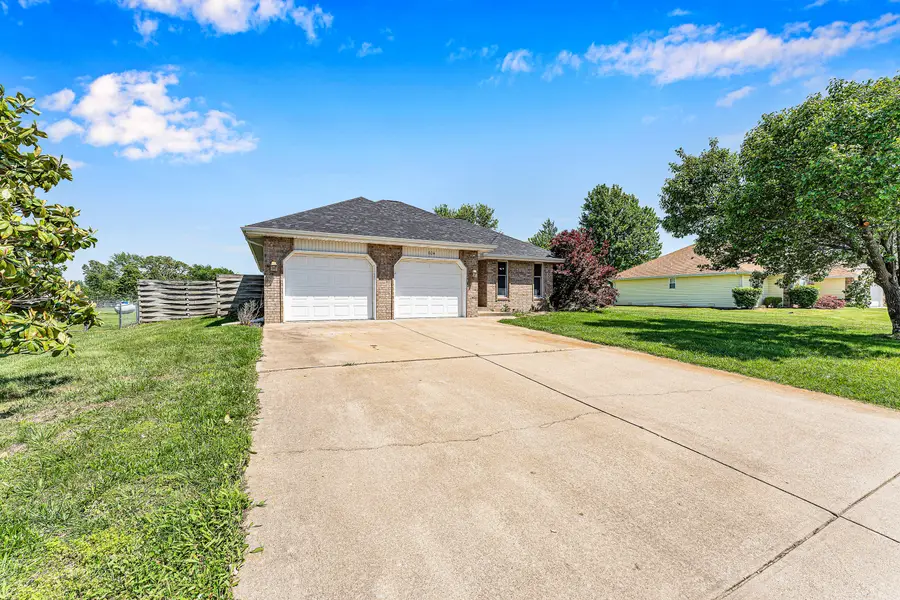 604 S Redbud Avenue, Strafford, MO 65757 - #2