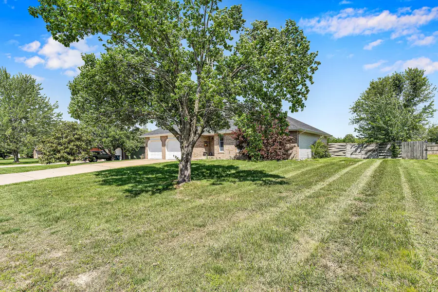 604 S Redbud Avenue, Strafford, MO 65757 - #3