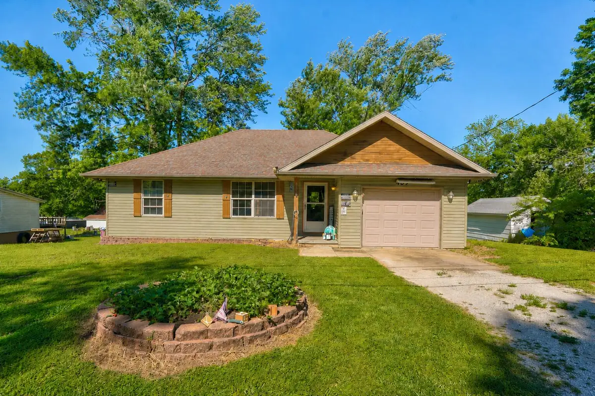 409 N Mcqueary Avenue, Ash Grove, MO 65604 - #1