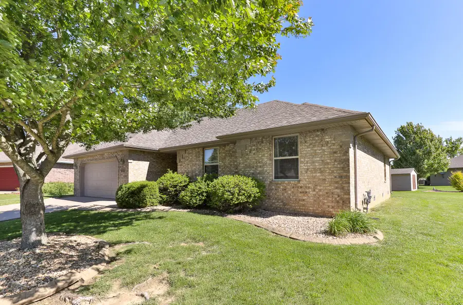 807 E Sandpiper Drive, Ozark, MO 65721 - #3