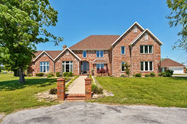 881 W Riverdale Drive, Nixa, MO 65714
