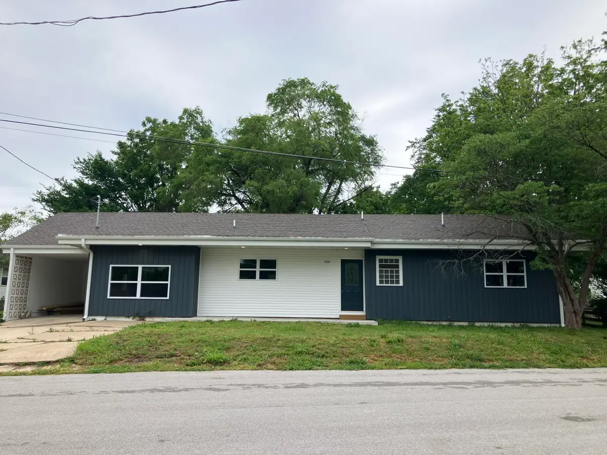 509 E Freeman Street, Bolivar, MO 65613 - #1