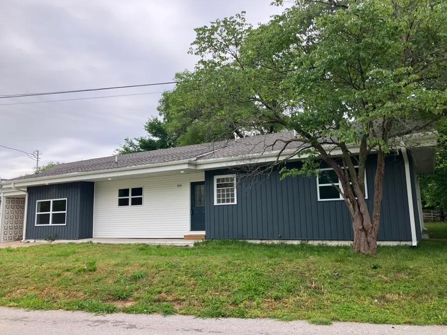 509 E Freeman Street, Bolivar, MO 65613 - #2