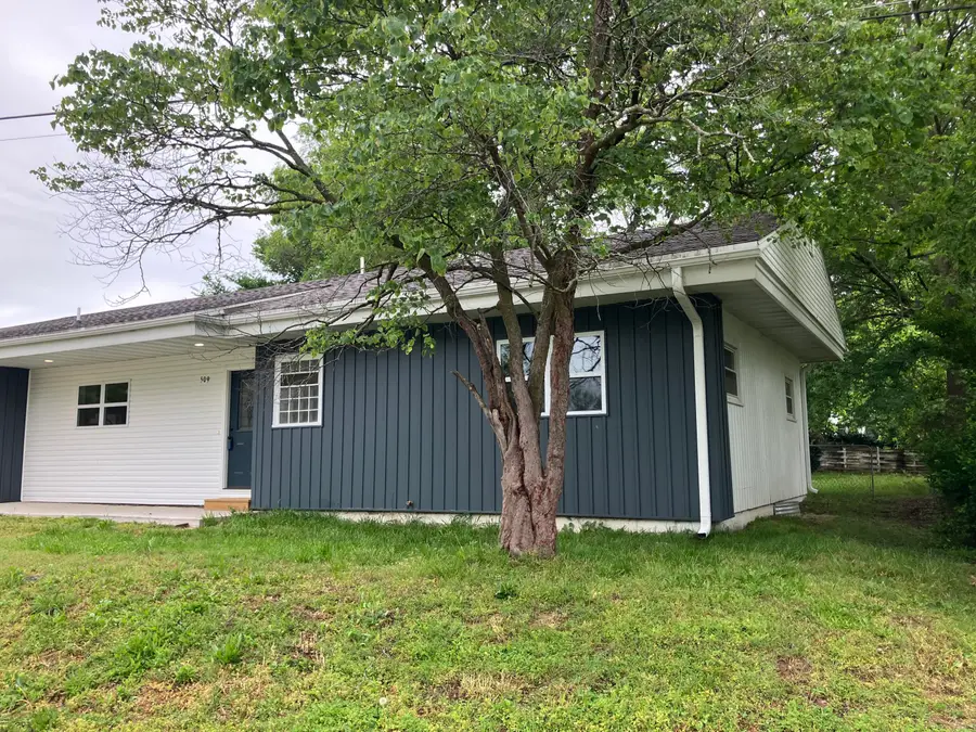 509 E Freeman Street, Bolivar, MO 65613 - #3