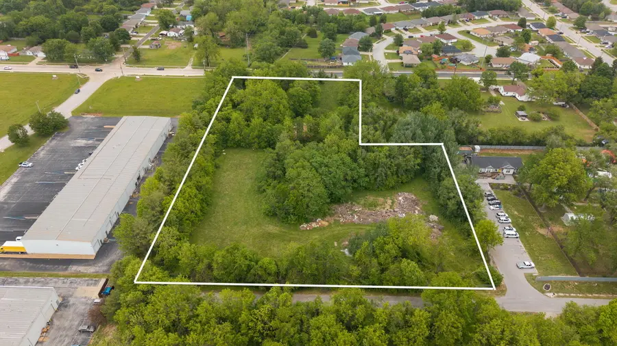 3260 W Nichols Street, Springfield, MO 65803 - #2
