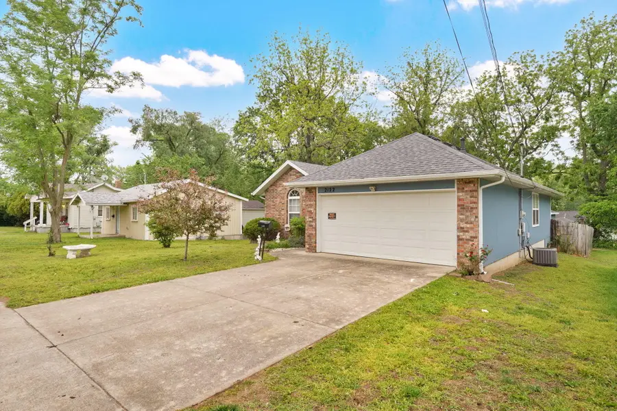 2122 N Nettleton Avenue, Springfield, MO 65803 - #3